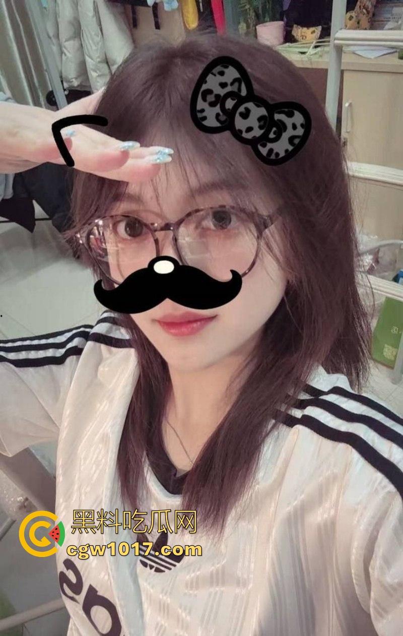 苏州大学学生会会长【李雯雯】不良视频曝光，宿舍发骚揉奶勾引，酒店深喉后入，这身材这颜值不知道的以为是外围呢！