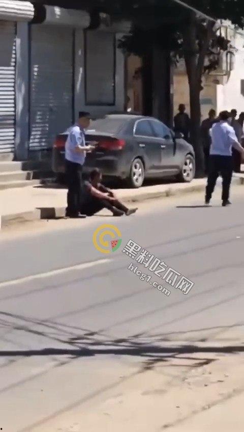 江苏五旬富豪老头酒驾开奔驰迈巴赫,主干道疯狂撞飞十几人,现场惨烈堪比大片!