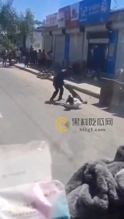 江苏五旬富豪老头酒驾开奔驰迈巴赫,主干道疯狂撞飞十几人,现场惨烈堪比大片!