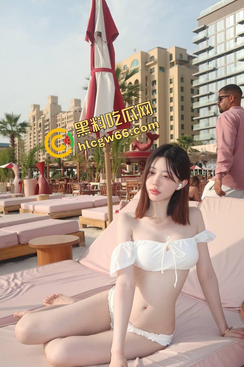 KTV艳遇升级为连环爆操,富哥点了个公主开口惊艳,半首歌还没唱完就自己跪下吃鸡!