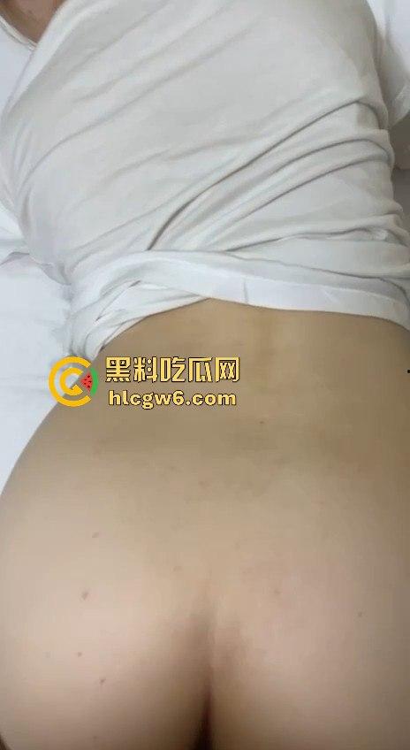 上海大学高颜值情侣性爱视频遭流出 黑丝巨乳诱惑十足。还自动挡倒库入车!