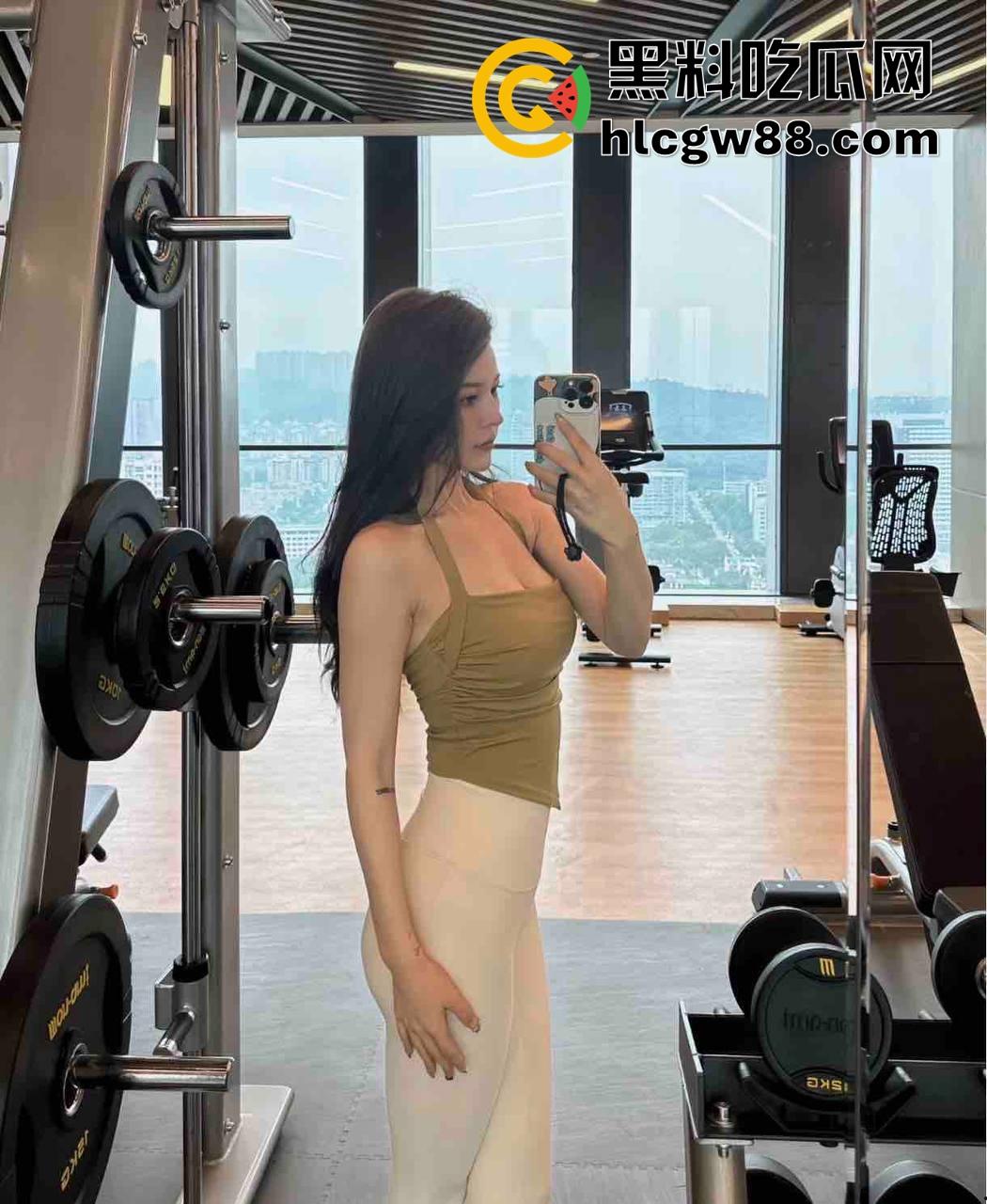 南方小土豆【乔思源】清纯可爱露小馒头,小背心撩拨自慰,逼毛稀长揉阴蒂插粉穴,淫水直流!