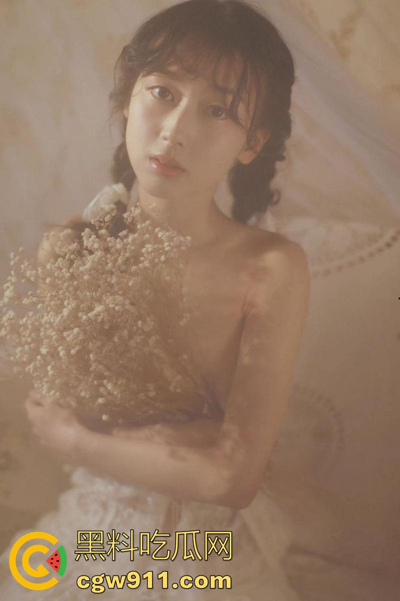 广西嫩妹母狗王丹丹，身材娇小颜值可爱，却是个十足的小母狗，被爸爸调教捆绑玩穴，一只超乖的小脚奴！