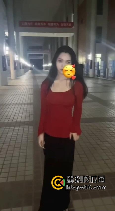 南方小土豆【乔思源】清纯可爱露小馒头,小背心撩拨自慰,逼毛稀长揉阴蒂插粉穴,淫水直流!