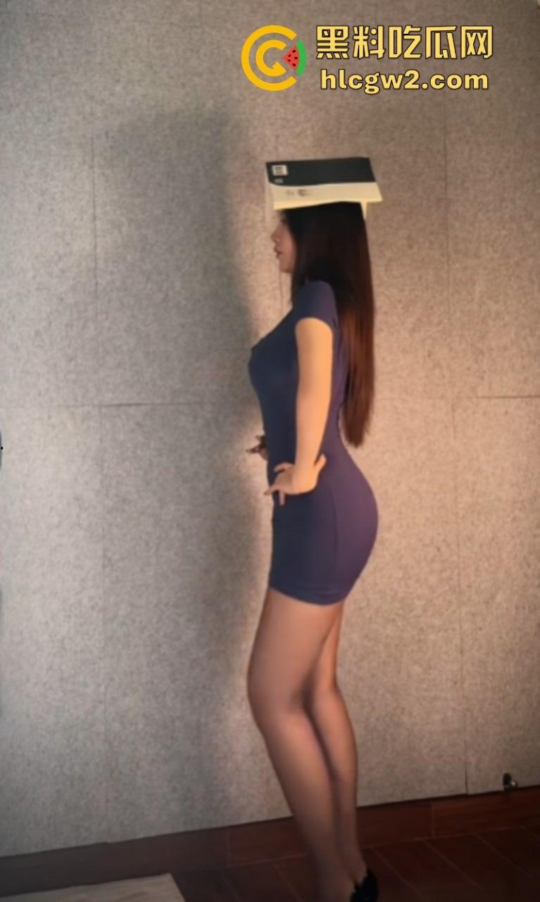 先天炮架圣体抖音网红【000】 付费福利流出 逆天美腿配黑丝 丁字骚裤抠肥逼 简直极品!