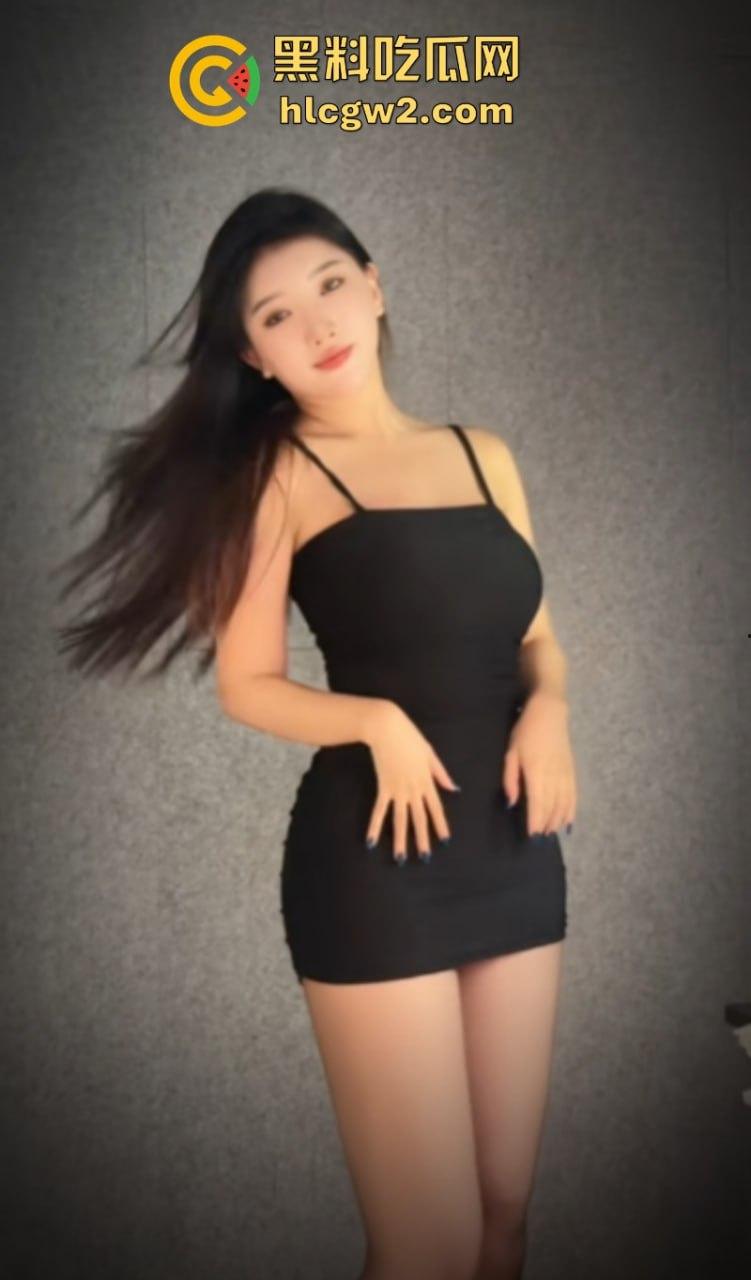 先天炮架圣体抖音网红【000】 付费福利流出 逆天美腿配黑丝 丁字骚裤抠肥逼 简直极品!