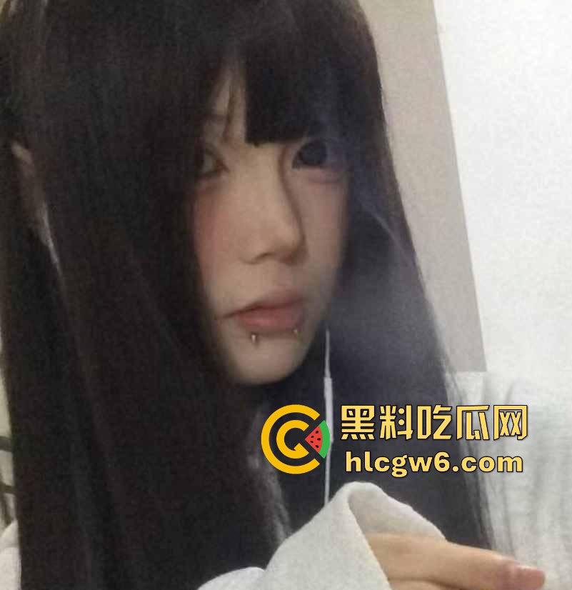 成都19岁反差小萝莉【陈欣怡】不雅视频全网疯传!可爱得像天使,粉嫩嫩的小脸蛋配上白花花的美乳嫩穴!