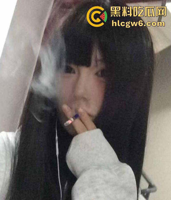 成都19岁反差小萝莉【陈欣怡】不雅视频全网疯传!可爱得像天使,粉嫩嫩的小脸蛋配上白花花的美乳嫩穴!