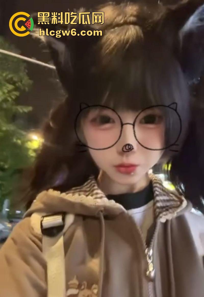 成都19岁反差小萝莉【陈欣怡】不雅视频全网疯传!可爱得像天使,粉嫩嫩的小脸蛋配上白花花的美乳嫩穴!