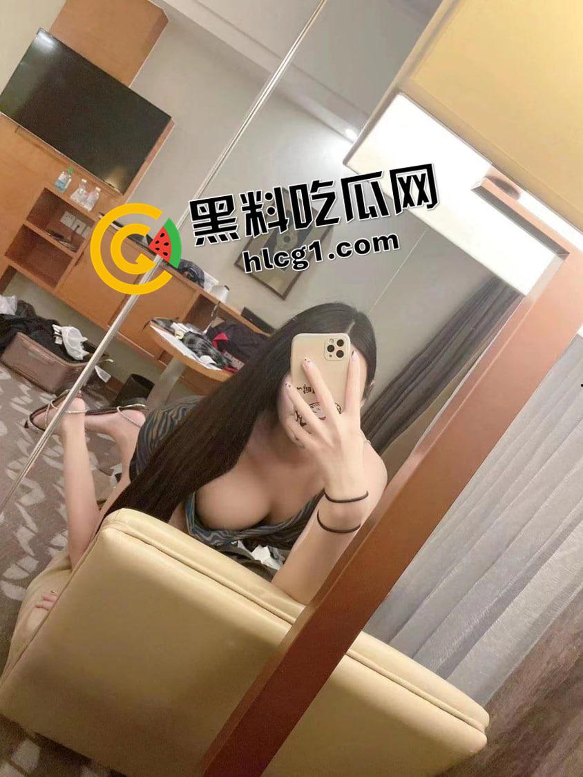 大学体育生约战一万二起步的男娘 被男娘摁在床上干到求饶 这种模样的男娘也不是不行