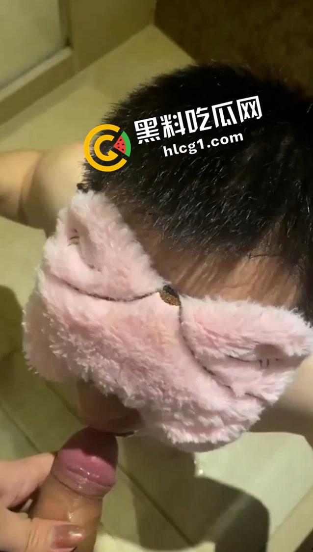 大学体育生约战一万二起步的男娘 被男娘摁在床上干到求饶 这种模样的男娘也不是不行