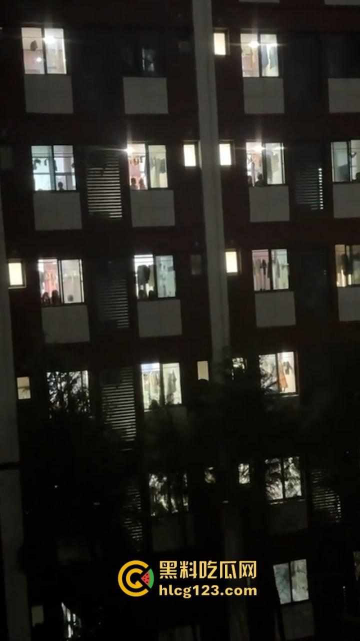 这真忍不了!【西安信息职业学院】因不满高额宿费 还断电断网学生集体硬核喊楼退钱