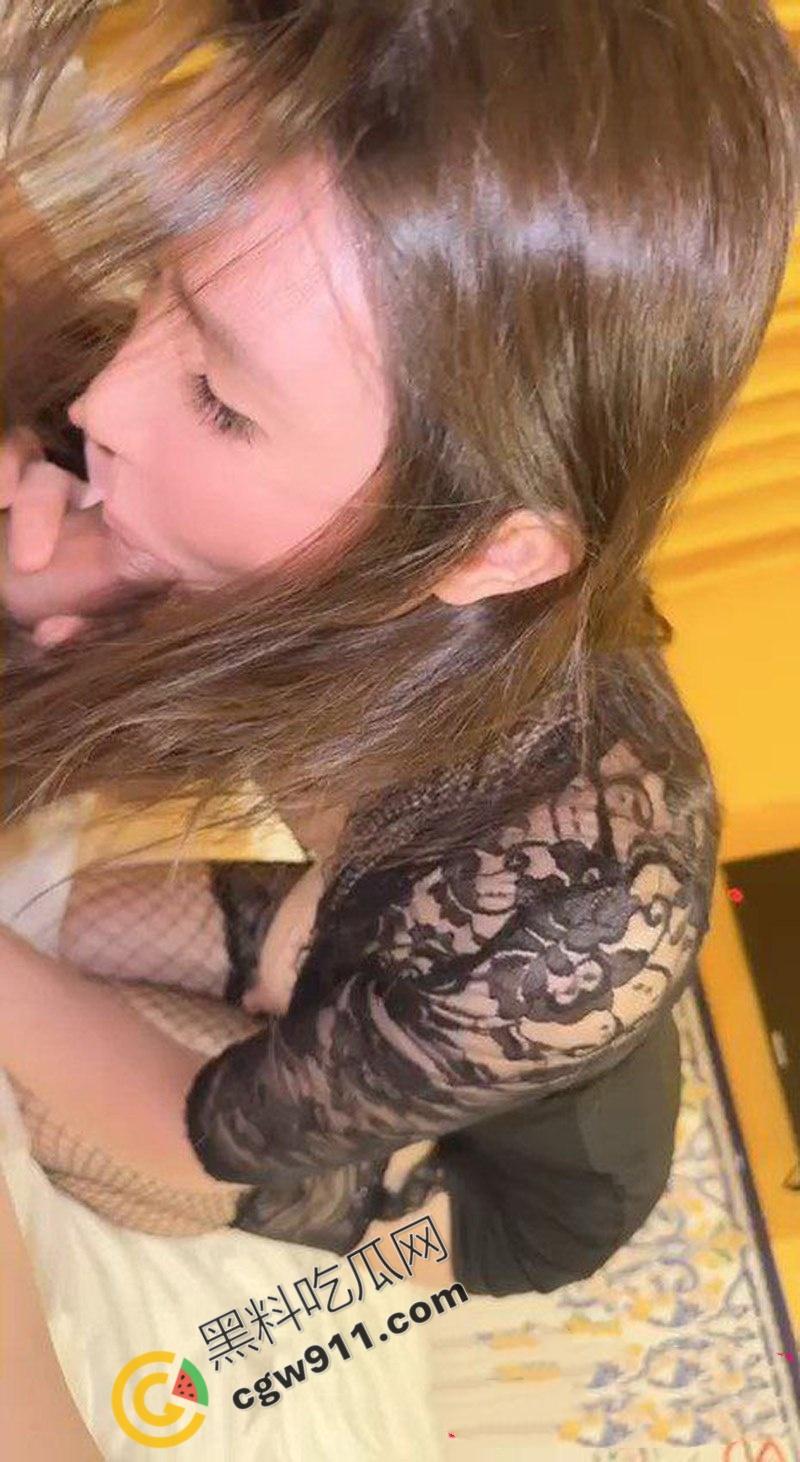 杭州顶级美模【许丽飞】因贷款压身,选择下海卖身,魅惑客户吞吐巨枪,红肿臀部遭猛插,淫水四溢,乐此不疲。