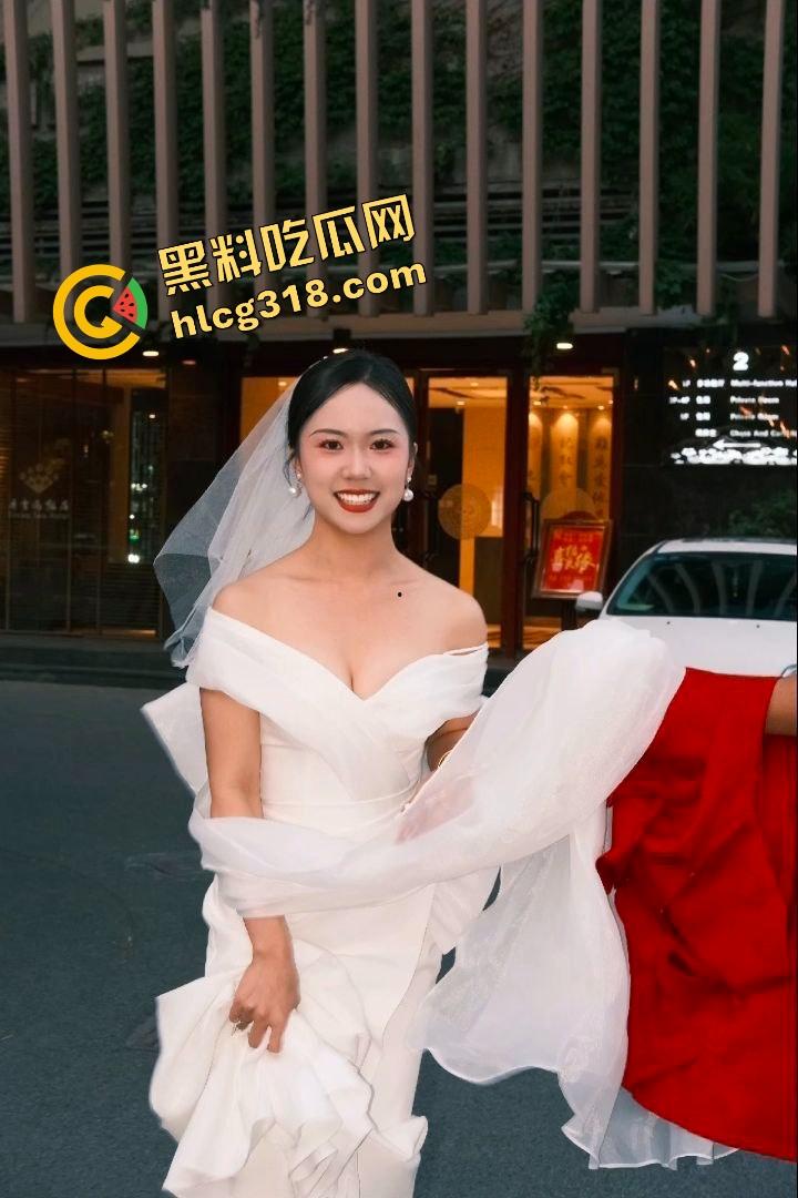 曝光济南人妻母狗群P狂魔『闫冰倩』被7个男人轮番操3P十几次,精液洗澡都洗不干净!