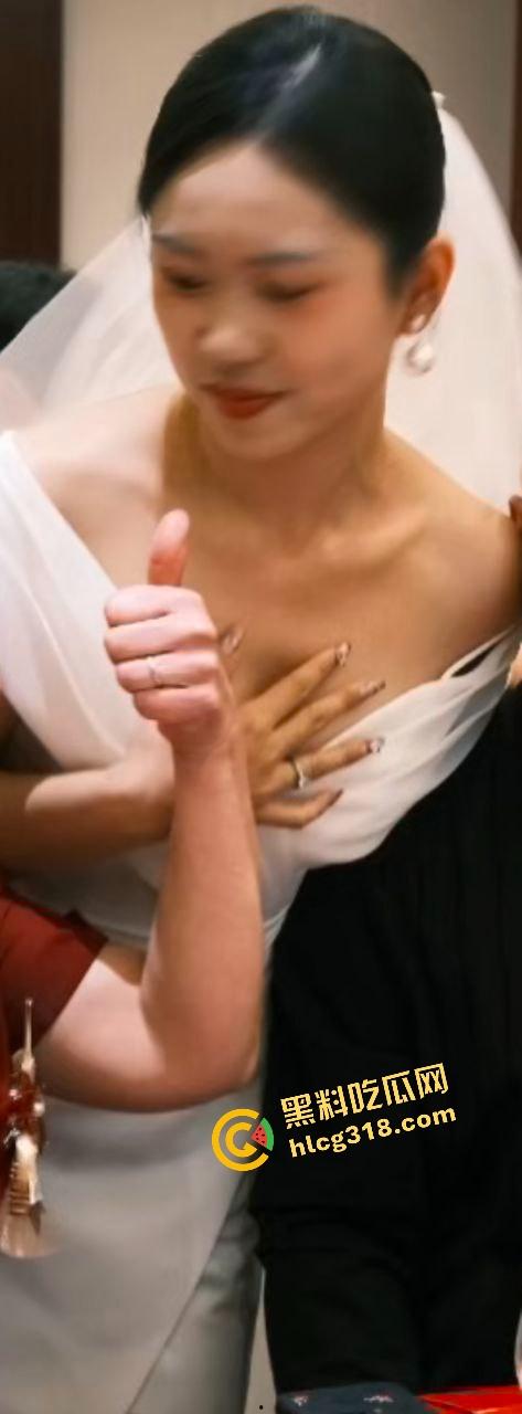 曝光济南人妻母狗群P狂魔『闫冰倩』被7个男人轮番操3P十几次,精液洗澡都洗不干净!