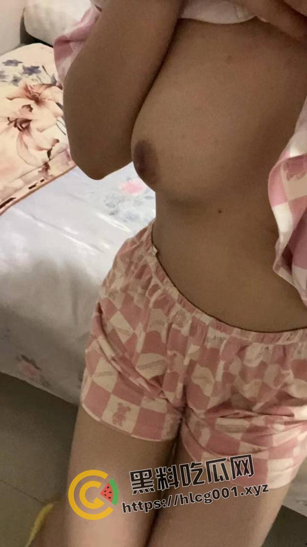 广东反差高中生的破处计划!这大黑逼没少自慰 渴望真正的被男人插入 十几年的禁欲 这不得把人吃了