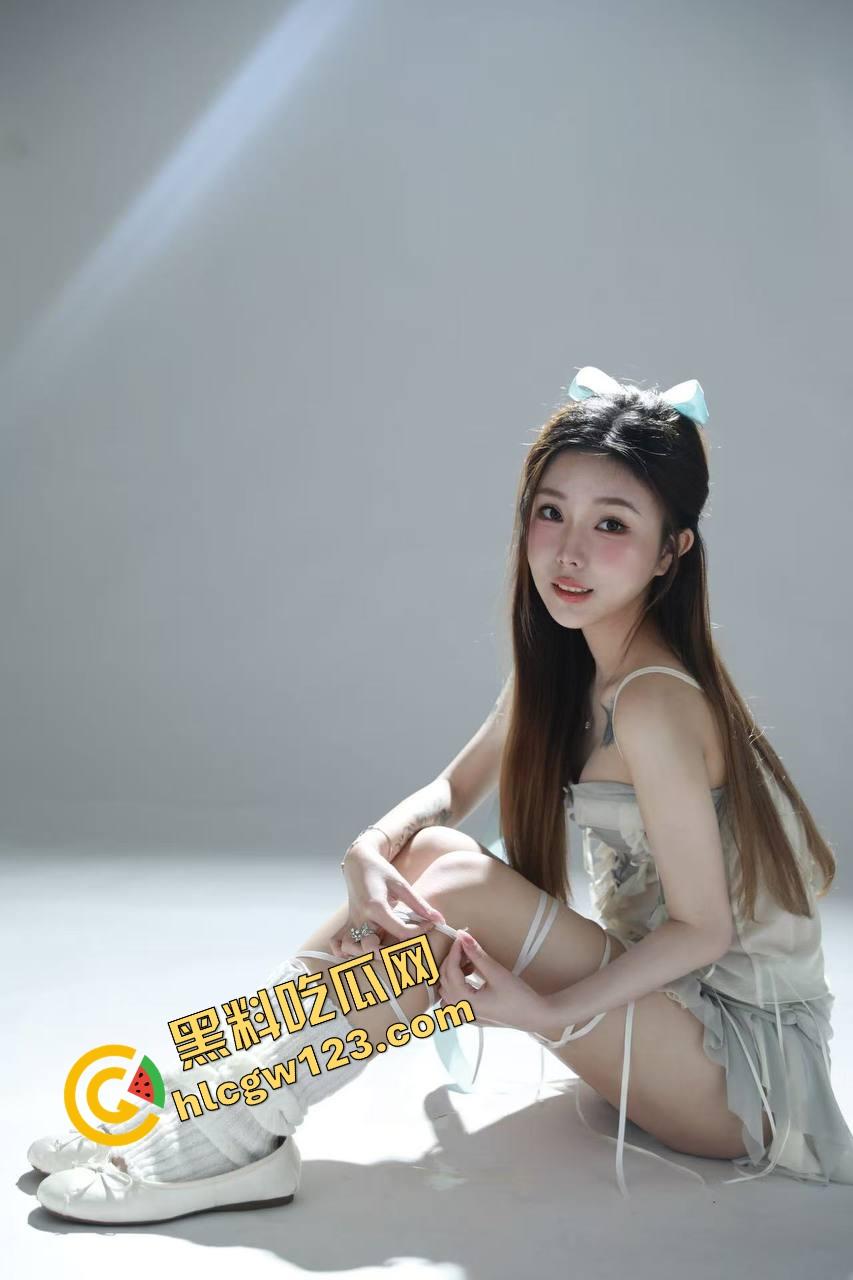 畜生姐夫猛扑小姨子嫩妞,撕衣露脸狠掏浪洞汁喷如瀑布,奶子晃瞎眼菊花硬捅烂,强上这骚货!