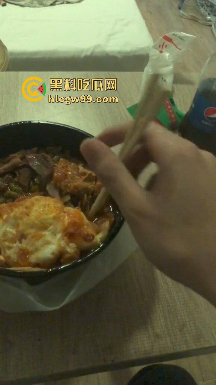 饥饿单男美团外卖点餐!外卖员调侃情人节单子全是避孕套,就你点饭还猴急,这是真的饿了啊!