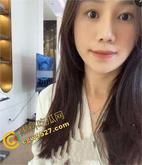 珠海华发集团售楼小姐卢小专色诱主管被曝!原配将聊天记录与出轨视频怒发其工作群,公司内部瞬间炸锅