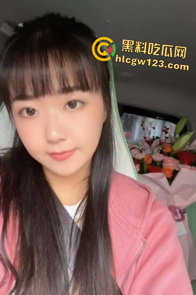 骚妇大黑乳晕如同黑洞！坦克身板喂奶情夫家，喂完奶床上被猛操内射榨干情夫！