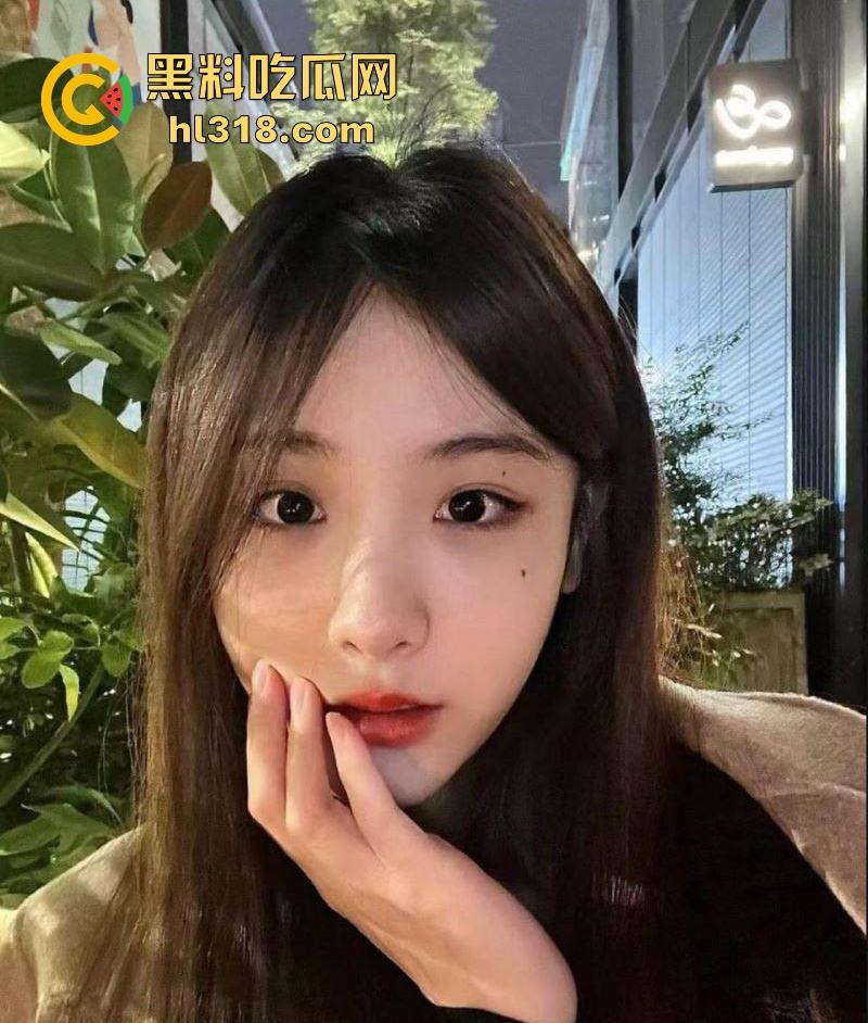 广西师范大学【秦玉莹】与男友性爱视频曝光流出！床上化身淫荡尤物，边被猛操边玩玩具，淫水狂流！