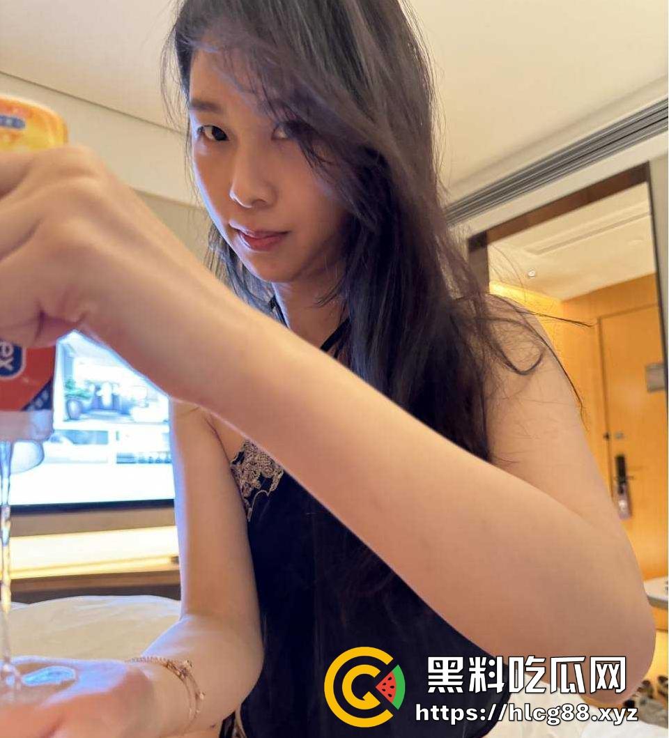 白天给人美容晚上取精滋润骚逼 揭阳时肌美容少妇【范慧慧】全方位服侍金主爽爆了的视频曝光流出!