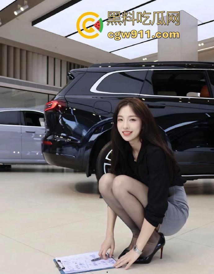 这就是销冠的自我修养吗？为求开单肉身服侍客户，淫荡口交猛插花式做爱，任由客户摆布！