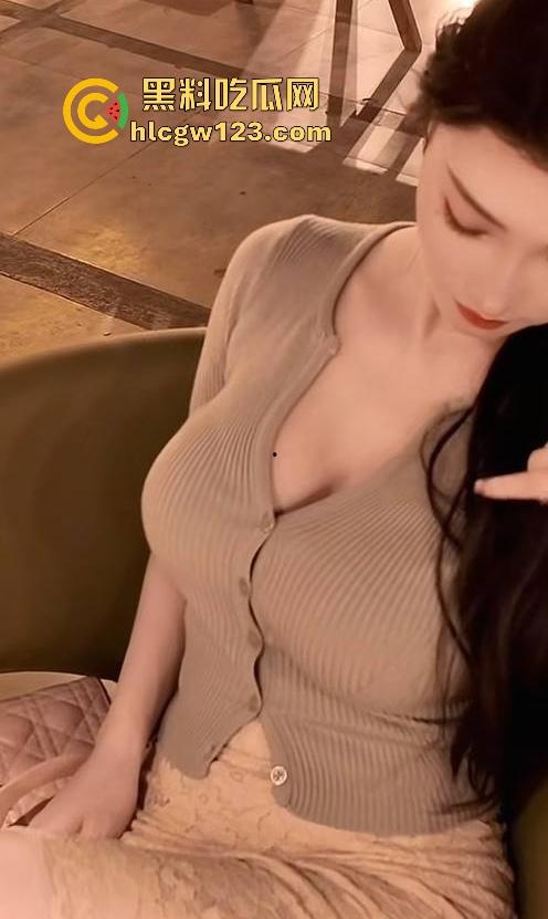 高颜值巨乳网红【刘斯斯】性爱视频流出 极品大奶 诱惑反差 男友鸡巴进去了还不满足扭来扭去的 骚出天际!