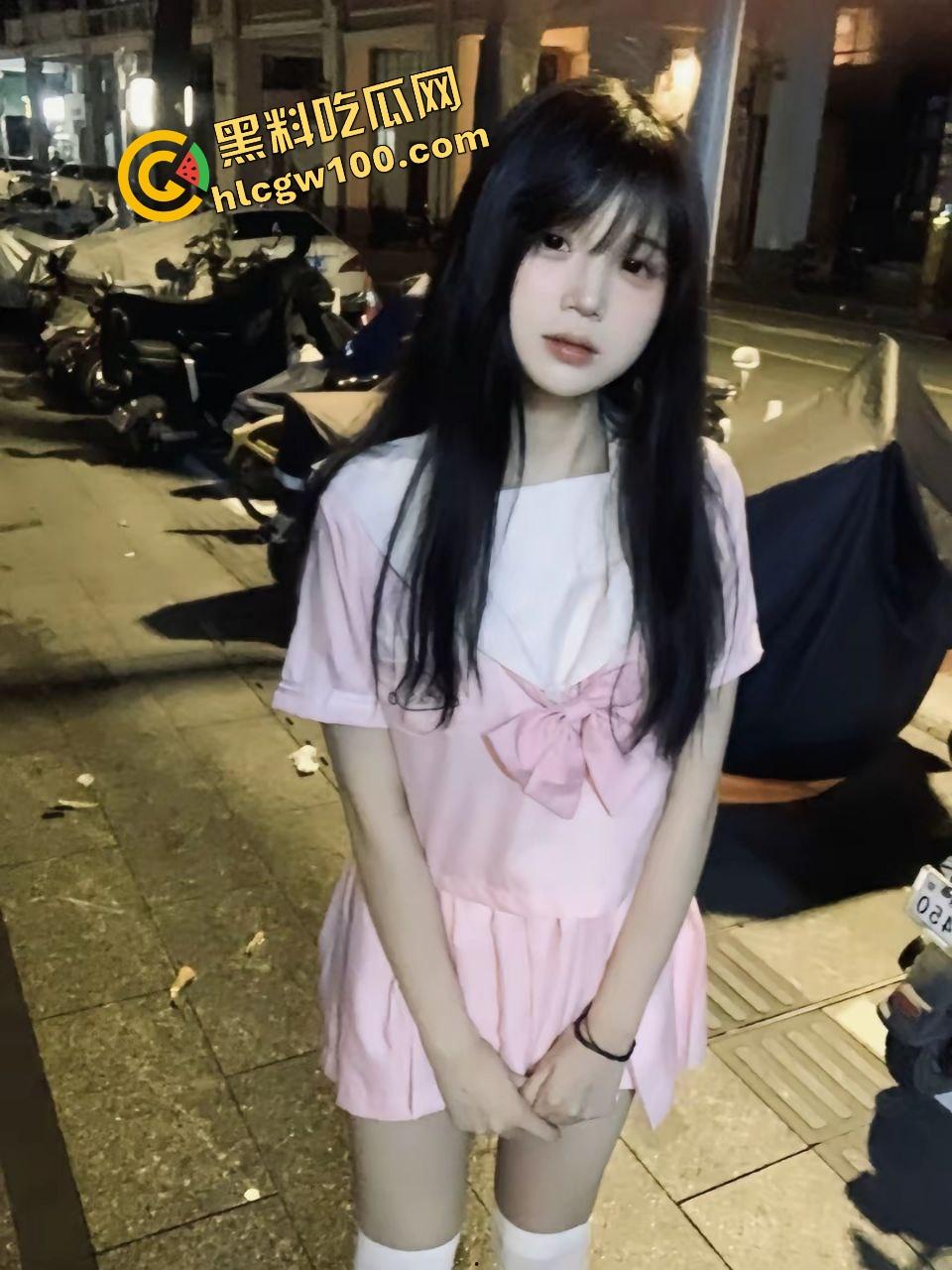 山西无锡职业纯欲反差骚鸡【戴玥】背着男友约炮酒吧单男,直插骚逼捏奶头!独家曝光流出!