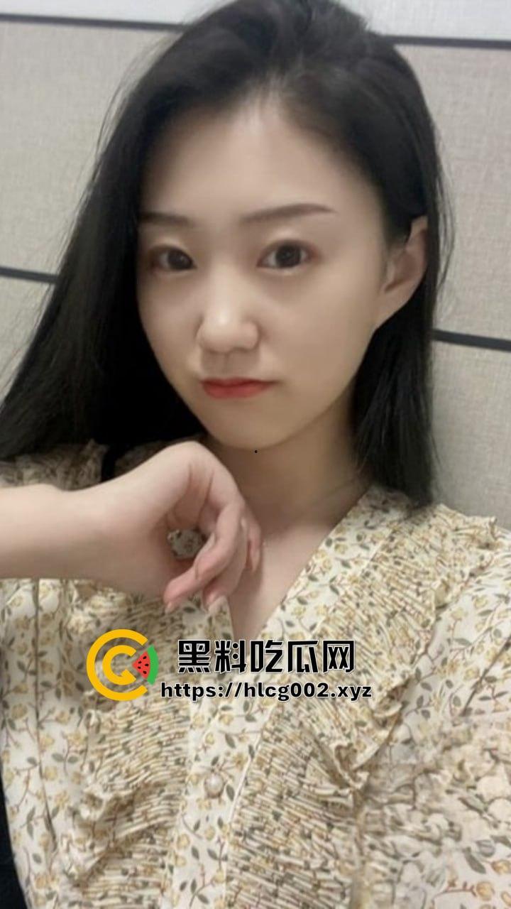 广东30岁极品性瘾骚妇欣欣背着丈夫勾引领导带回家无套啪啪!骚话不断 领导直接被榨干!