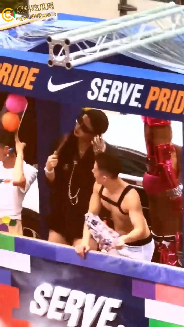 台北同志游行奇葩标语,性取向AI双性恋 ,和AI算命说我是双性恋 ,让奇想在街头绽放,世界为之惊艳!