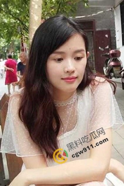 海角大神姐弟乱伦！姐姐收拾房间，弟弟的硬肉棒对着肥美的翘臀疯狂输出，姐姐潮喷不止！