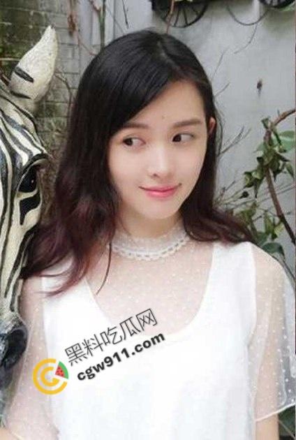 海角大神姐弟乱伦!姐姐收拾房间,弟弟的硬肉棒对着肥美的翘臀疯狂输出,姐姐潮喷不止!