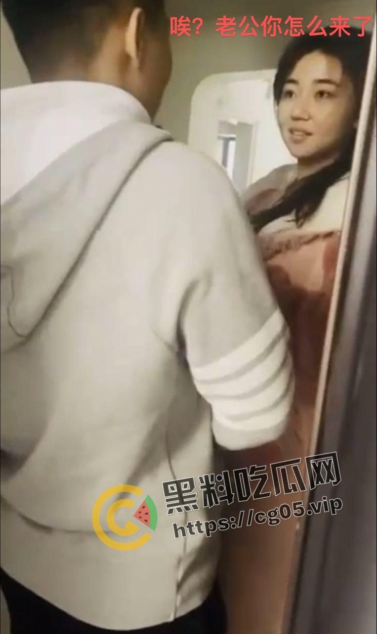 年度捉奸TOP1!满地套套和情趣内衣 女子见到老公还笑 真是不要脸