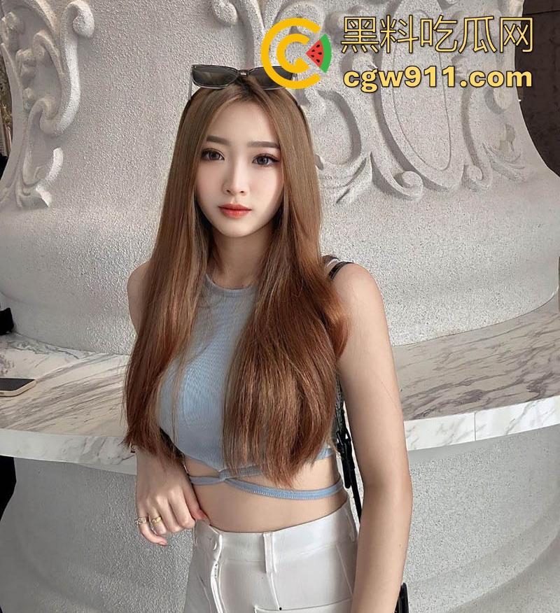 深圳巨力有限公司白领【李思颖】惨遭炮友泄密,下班空虚多次约炮,露脸口吞精内射,跟在公司形象完全不符!