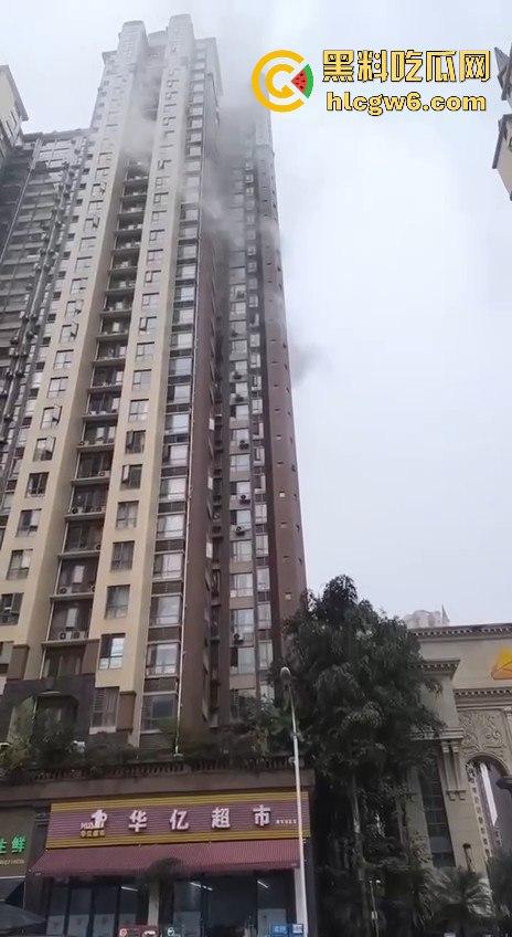 四川乐山峨眉维多利亚小区突发火灾,火灾具体什么原因引起的待确定中,出门在外一定要做好防火。