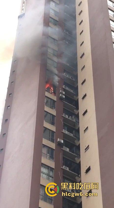 四川乐山峨眉维多利亚小区突发火灾,火灾具体什么原因引起的待确定中,出门在外一定要做好防火。