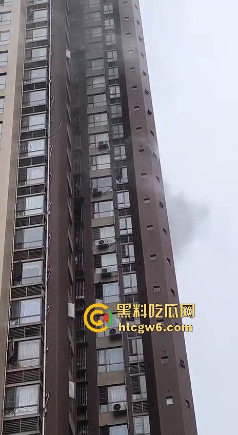 四川乐山峨眉维多利亚小区突发火灾,火灾具体什么原因引起的待确定中,出门在外一定要做好防火。