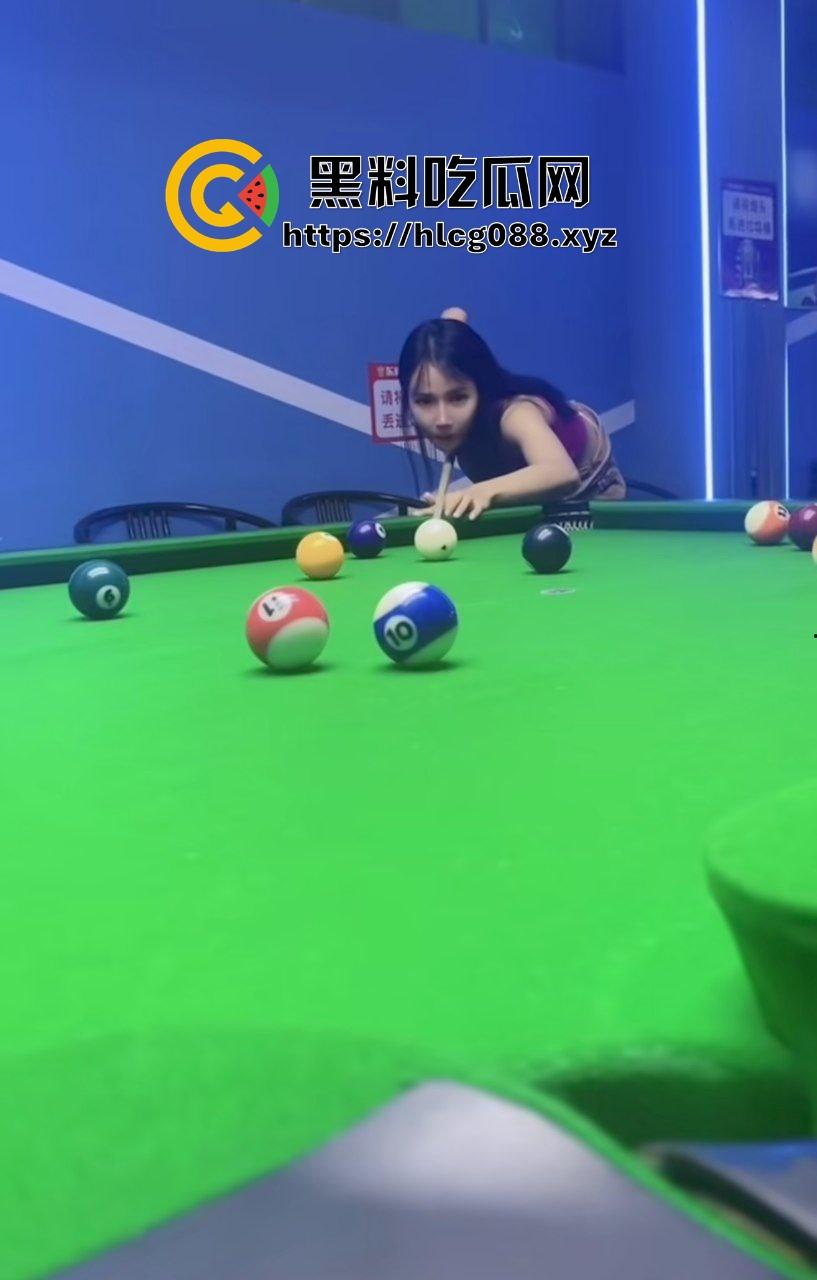 抖音极品小少妇女网红【可乐的生活日记】私底下是鸡婆出没各大酒店,摸奶爆操娇喘吁吁!