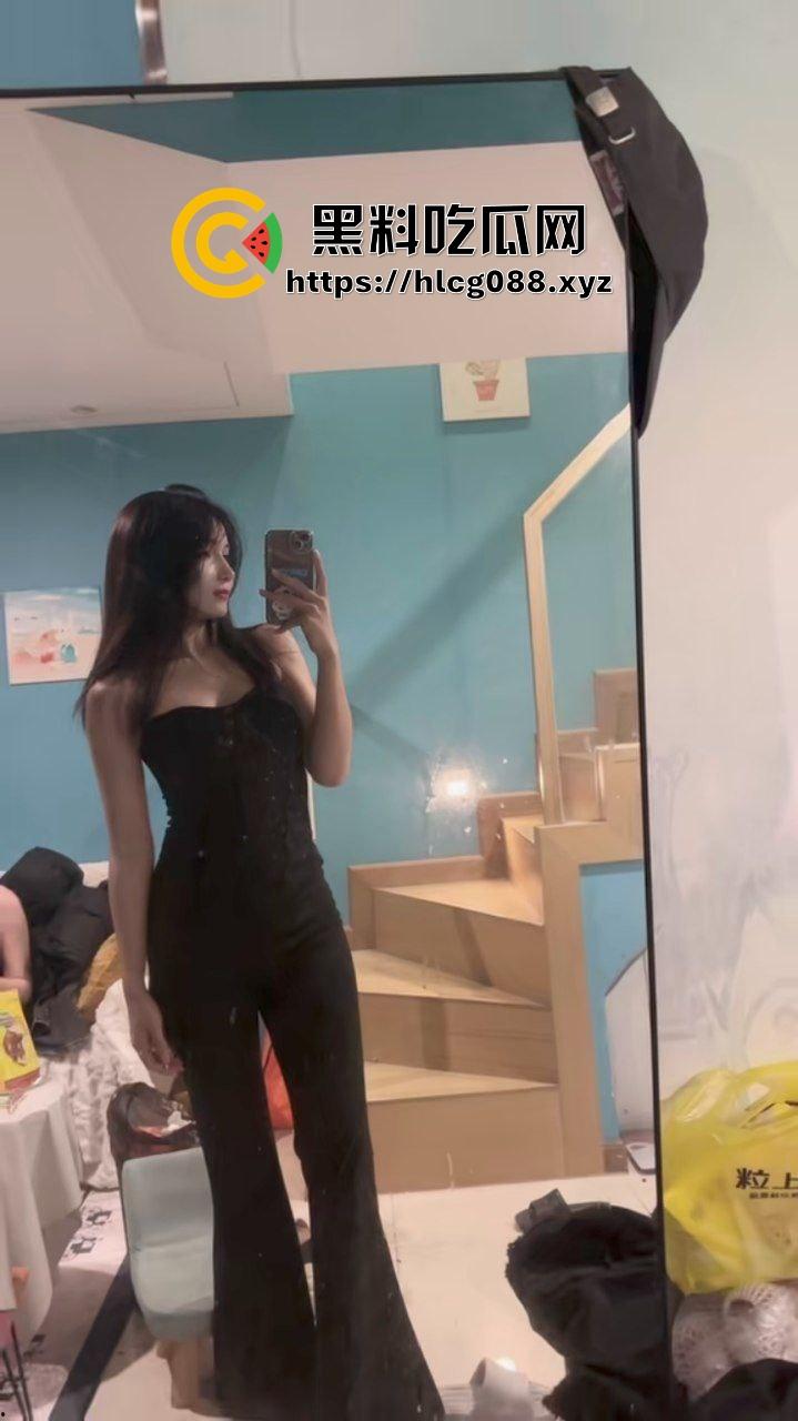 抖音极品小少妇女网红【可乐的生活日记】私底下是鸡婆出没各大酒店,摸奶爆操娇喘吁吁!