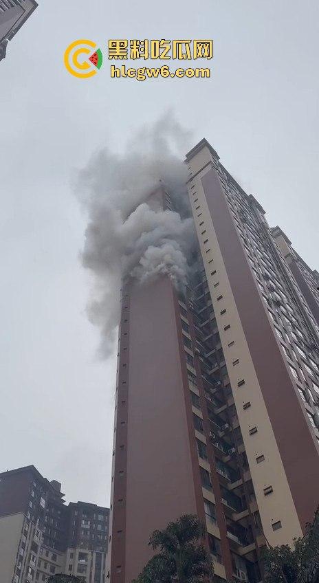 四川乐山峨眉维多利亚小区突发火灾,火灾具体什么原因引起的待确定中,出门在外一定要做好防火。