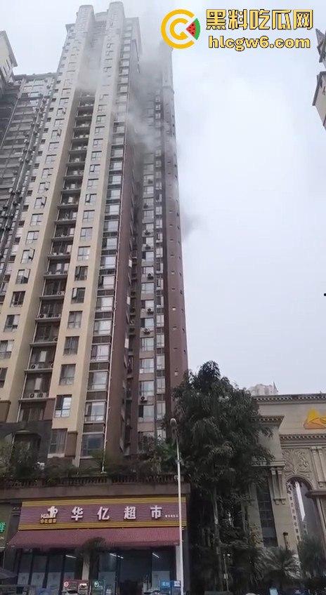 四川乐山峨眉维多利亚小区突发火灾,火灾具体什么原因引起的待确定中,出门在外一定要做好防火。