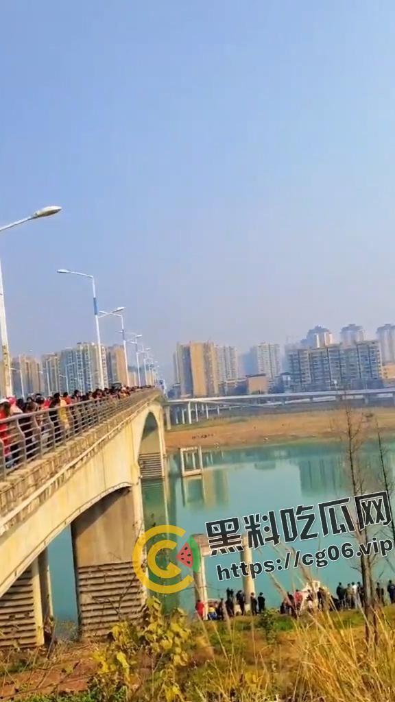 四川南充男子跳水勇救轻生女子 最终女子获救 男子因江水湍急体力不支 丧命于此 现场打捞视频曝光