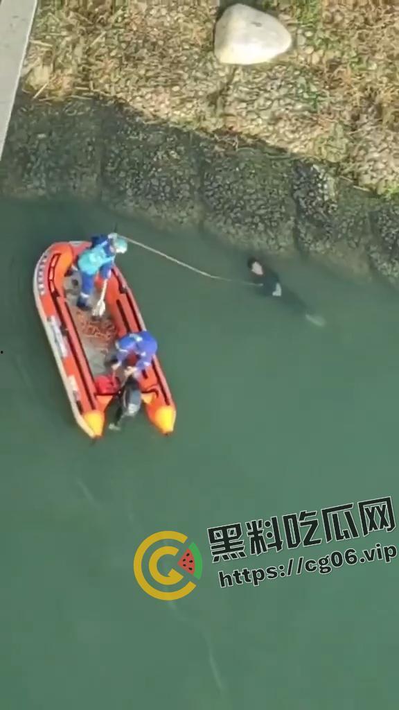 四川南充男子跳水勇救轻生女子 最终女子获救 男子因江水湍急体力不支 丧命于此 现场打捞视频曝光