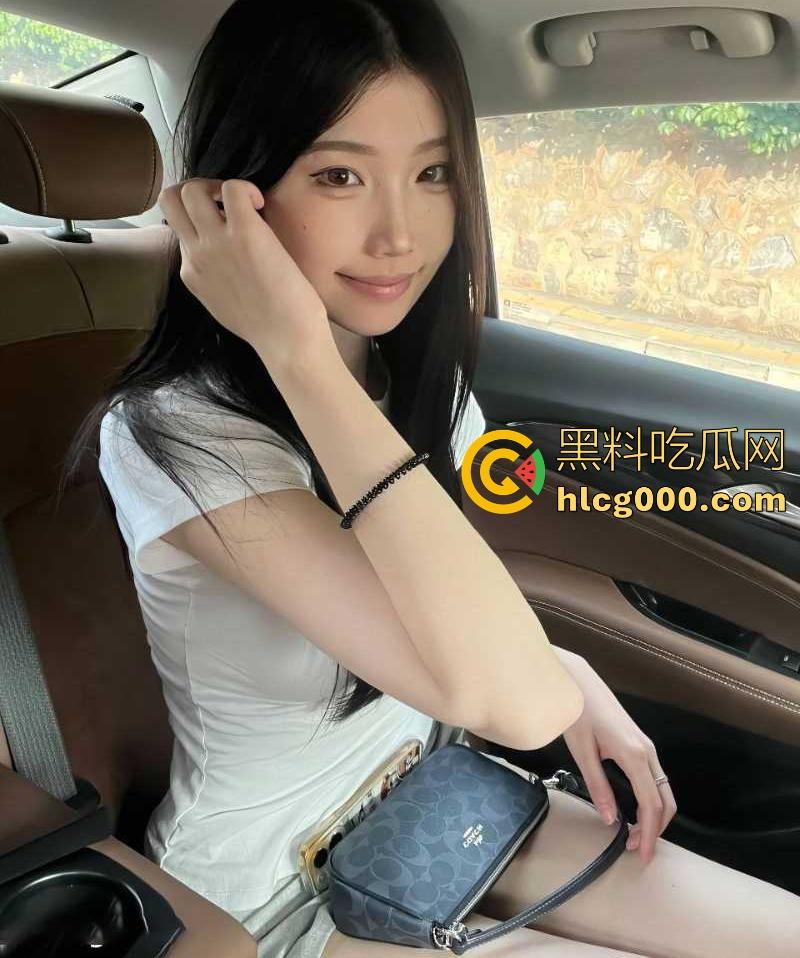 广州大学清纯女大【杨薇薇】私密视频曝光，揭开她的另一面，淫荡的反差小母狗，酒店激情口交女上位！