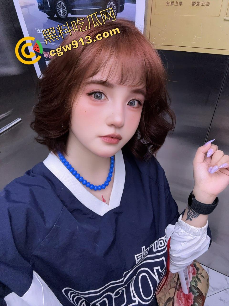 三十岁风骚已婚阿姨半夜敲我门,黑丝吊带内裤让我内射她,主动扒开骚穴让我舔,换着姿势猛干半小时!