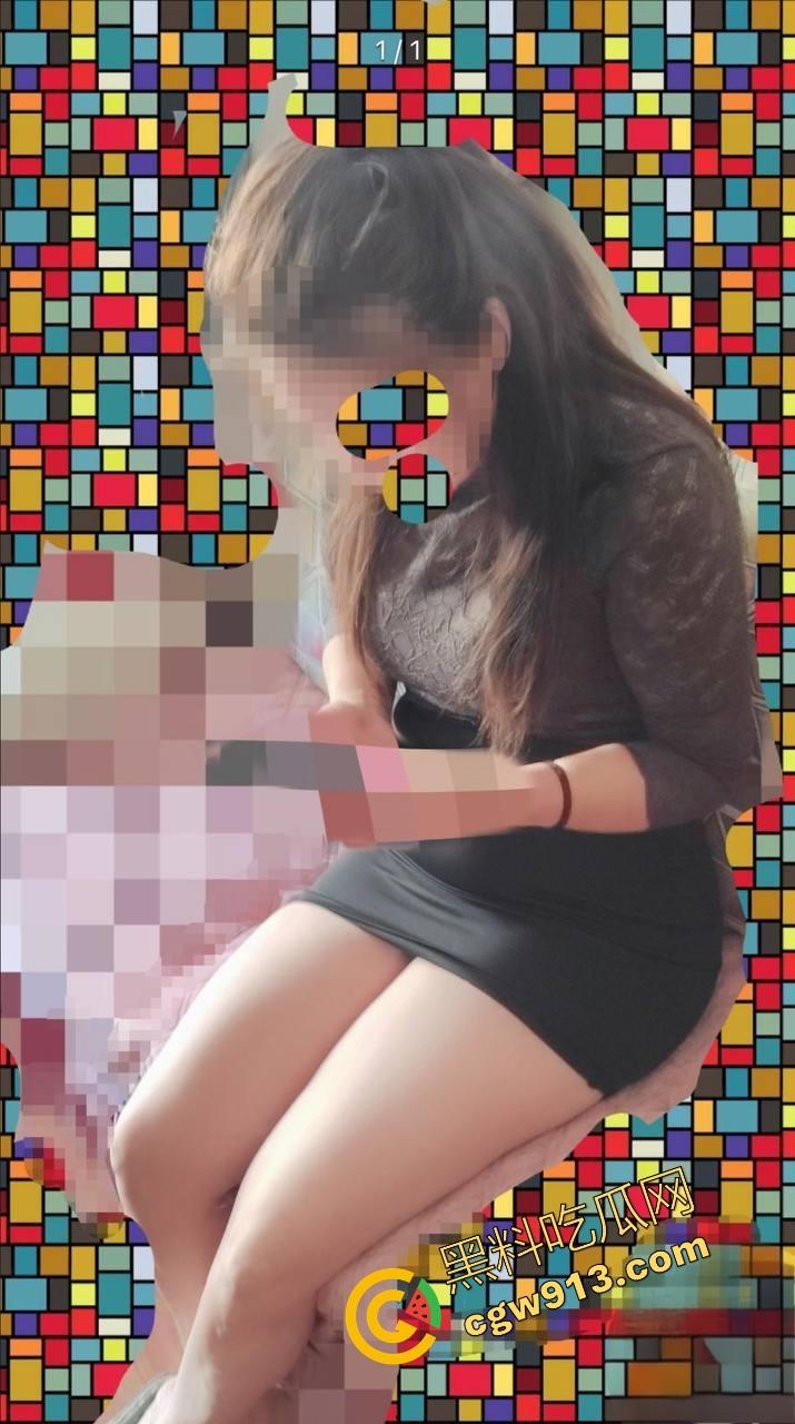 三十岁风骚已婚阿姨半夜敲我门,黑丝吊带内裤让我内射她,主动扒开骚穴让我舔,换着姿势猛干半小时!