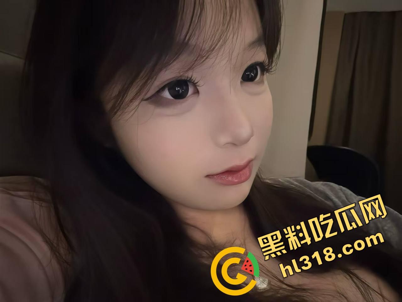 舔狗舔逼舔出大海,妹子正安静看书,下面一只舔狗正忙着库库舔逼,咸骚的味道都快飘出阅览室了!