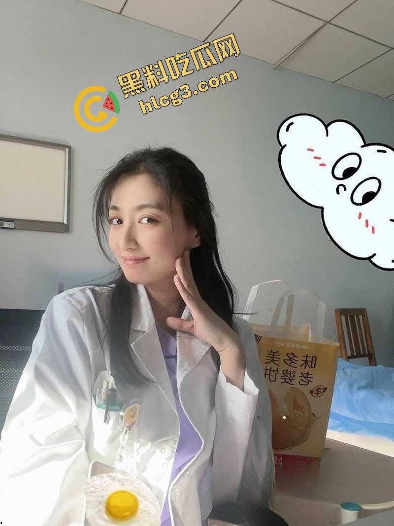 云南第一人民医院女护士『陈萍萍』为升职加薪献身科室主任 翘臀趴在办公桌上 让领导后入泄火