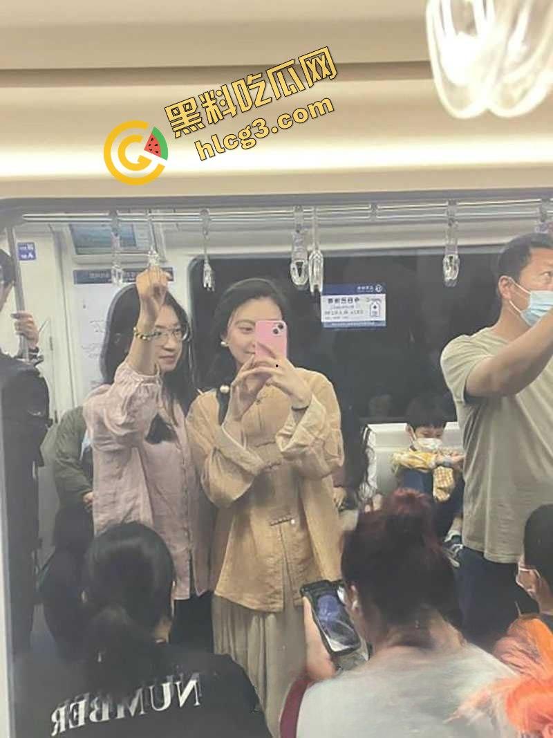 云南第一人民医院女护士『陈萍萍』为升职加薪献身科室主任 翘臀趴在办公桌上 让领导后入泄火